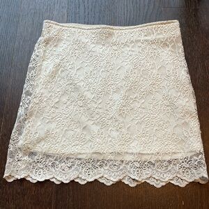 Lace Off-white fitted mini skirt Small Zara